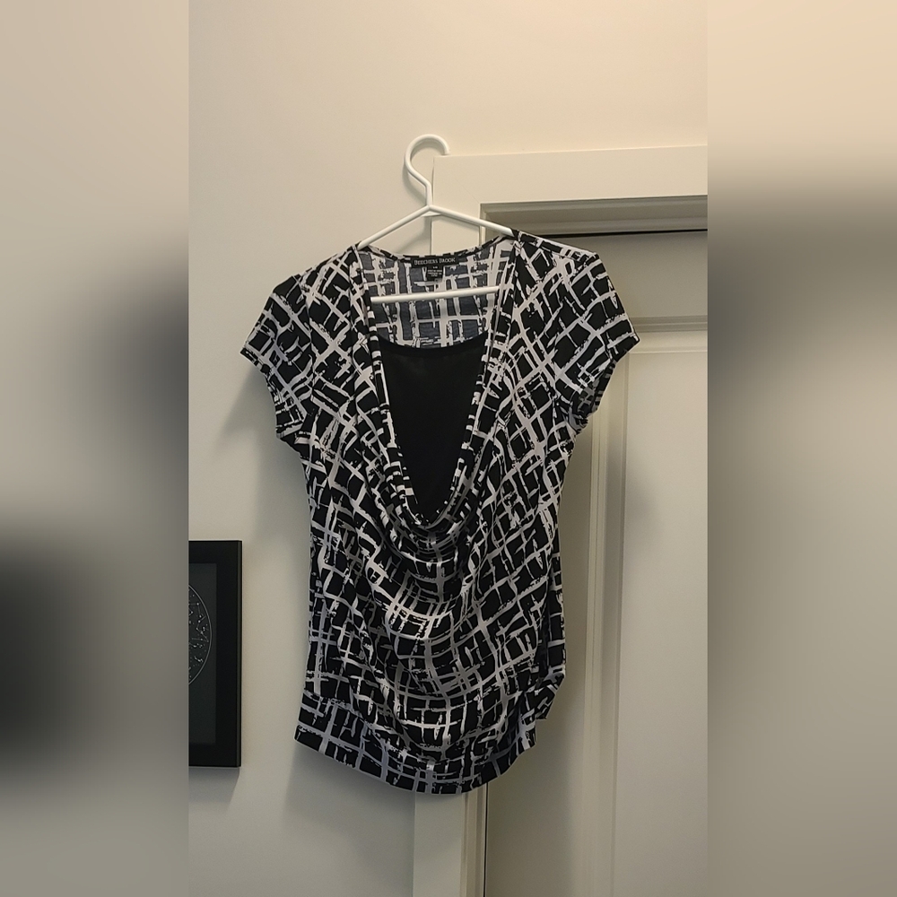 Chic Monochrome Geometric Blouse